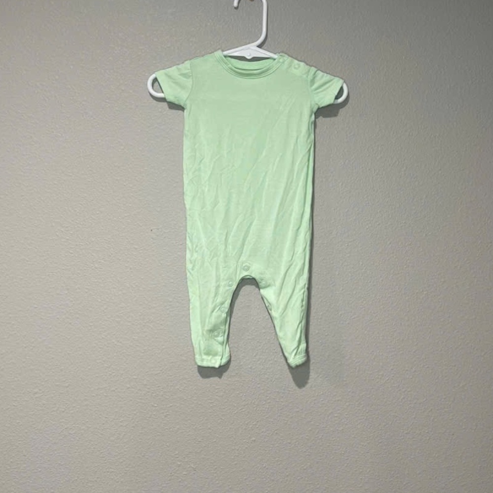 NWOT POSH PEANUT ROMPER SIZE NB